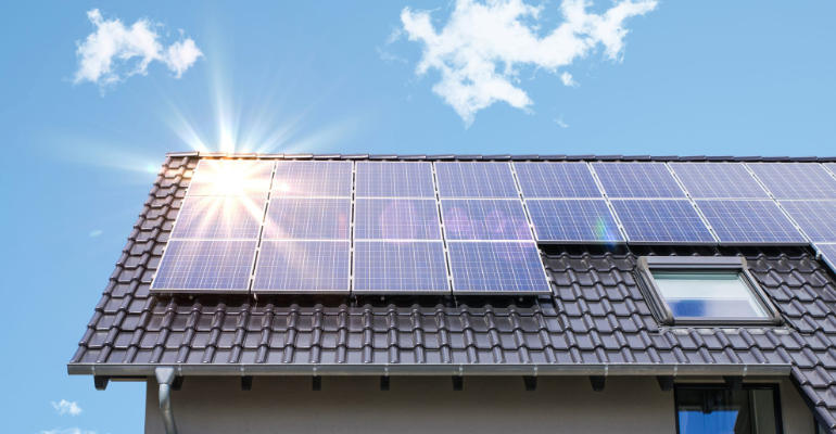 découvrez les avantages de la prospection pour l'installation de panneaux solaires et trouvez la meilleure solution pour votre projet de transition énergétique.