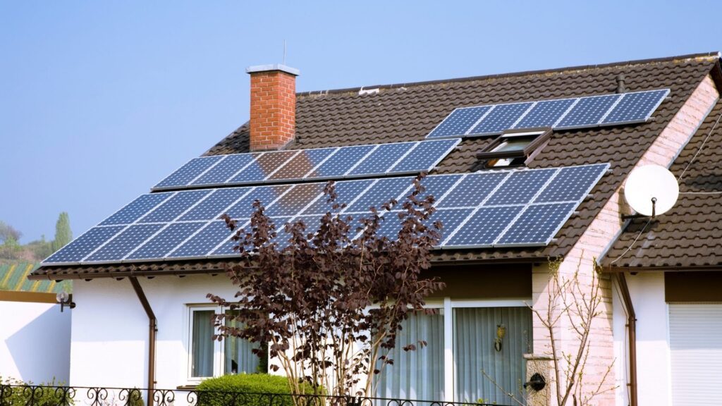 améliorez votre expérience utilisateur avec l'installation de panneaux photovoltaïques pour une consommation d'énergie durable et efficace.