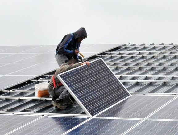 découvrez comment attirer des clients intéressés par les panneaux solaires grâce à des webinaires informatifs et engageants sur notre expertise en énergie solaire.