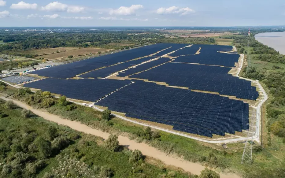 découvrez les avantages et fonctionnements de l'énergie solaire photovoltaïque pour une électricité propre et renouvelable.