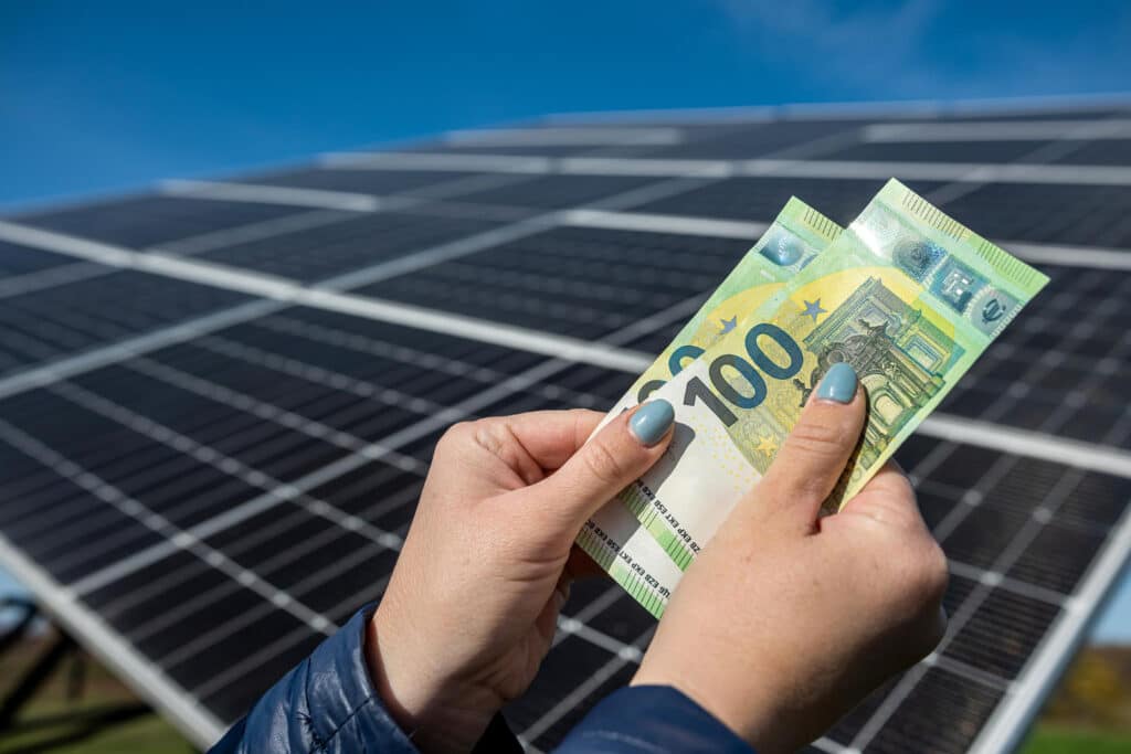 découvrez des vidéos de marketing informatif sur les panneaux solaires pour comprendre les avantages de l'énergie solaire et prendre des décisions éclairées pour votre maison ou votre entreprise.