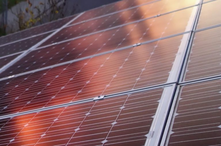 découvrez comment optimiser votre stratégie de génération de leads b2b dans le secteur photovoltaïque. augmentez vos opportunités d'affaires et boostez votre croissance grâce à des techniques innovantes et des outils adaptés pour capter l'attention de vos clients potentiels.