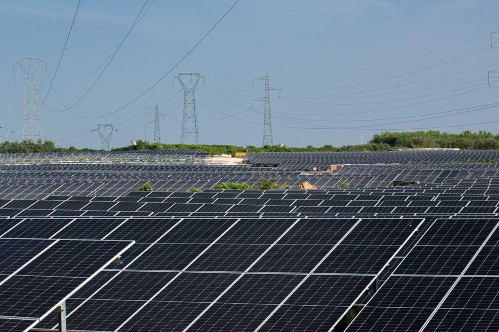 découvrez les solutions photovoltaïques à amiens pour optimiser votre consommation d'énergie et réduire vos factures. profitez des avantages des panneaux solaires, qu'ils soient pour votre maison ou votre entreprise, et contribuez à la transition énergétique tout en bénéficiant d'aides financières.