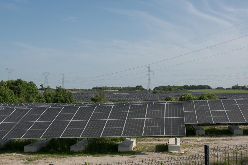 découvrez les meilleures solutions de panneaux solaires à amiens pour réduire vos factures d'électricité et contribuer à la transition énergétique. profitez d'installations de qualité, d'accompagnement personnalisé et d'une expertise locale.