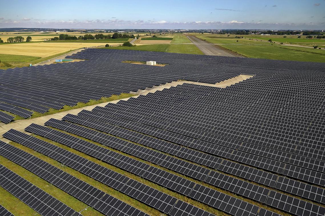 découvrez nos solutions de panneaux photovoltaïques à amiens pour une énergie durable et économique. optimisez votre consommation et profitez d'économies sur vos factures d'électricité grâce à nos installations sur mesure et notre expertise locale.