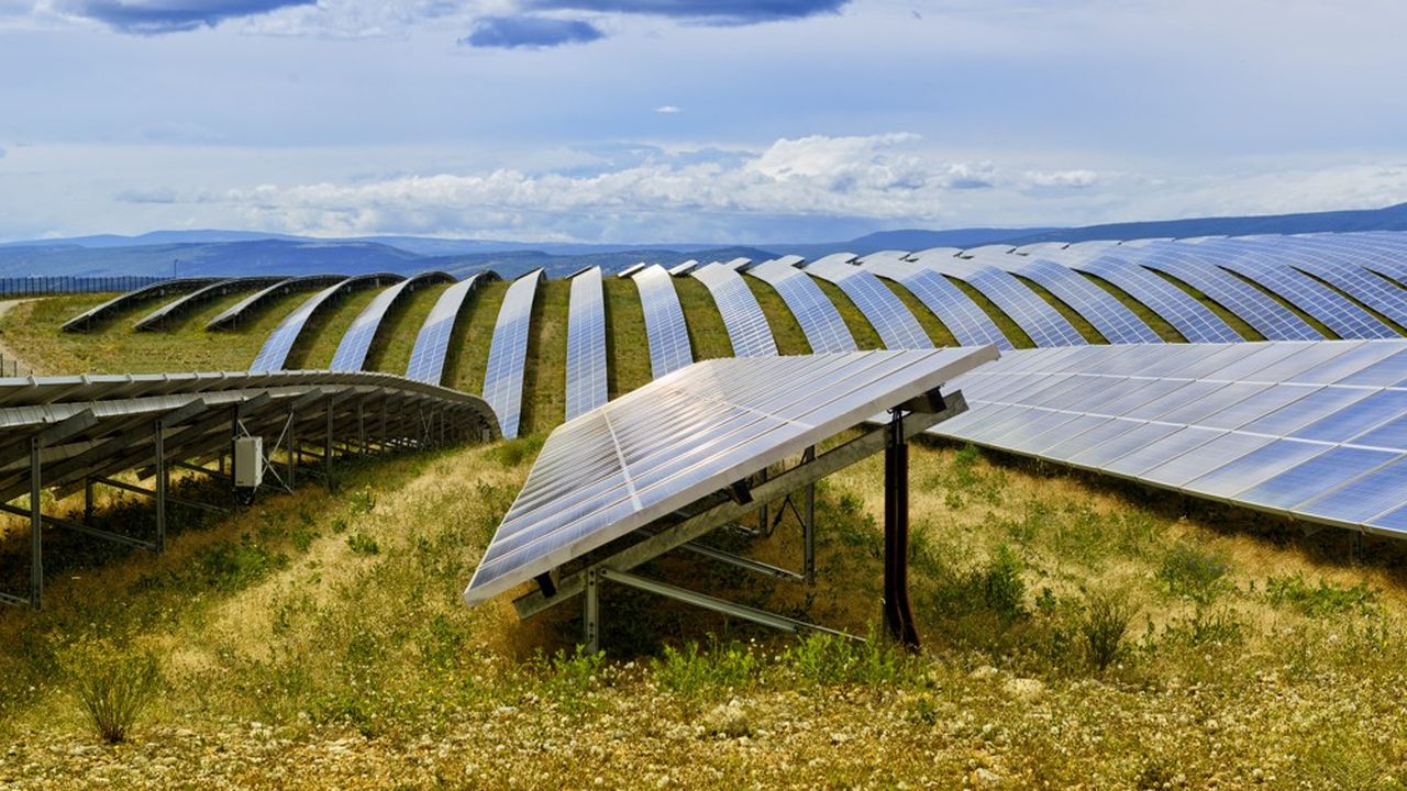 découvrez comment la transition énergétique solaire transforme notre manière de produire et consommer de l'énergie. explorez les avantages des panneaux solaires, les innovations technologiques et les solutions durables pour un avenir éco-responsable.