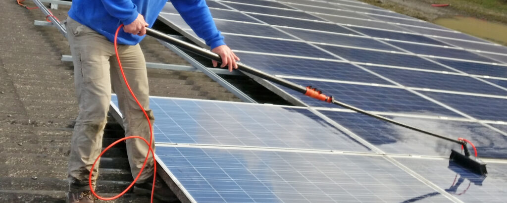 découvrez l'importance de l'entretien des panneaux photovoltaïques pour maximiser leur performance et leur durabilité. apprenez les meilleures pratiques pour nettoyer et maintenir vos installations solaires afin d'assurer une production d'énergie optimale tout au long de l'année.