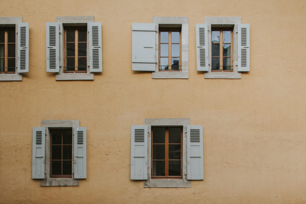 découvrez lead fenêtres et façade, votre expert en menuiserie pour des fenêtres sur mesure et des façades élégantes. améliorez l'esthétique et l'efficacité énergétique de votre maison grâce à nos solutions innovantes et durables.