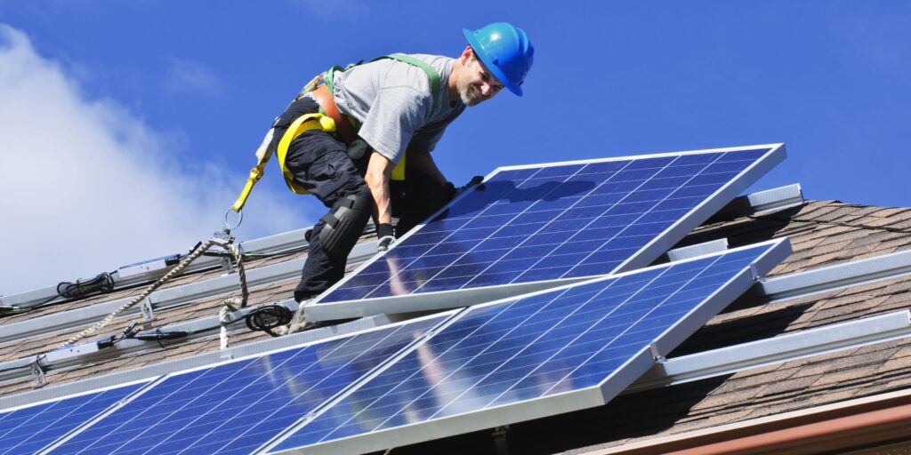 découvrez comment installer des panneaux photovoltaïques pour réduire vos factures d'énergie et contribuer à la protection de l'environnement. suivez nos conseils pratiques et bénéficiez d'une énergie renouvelable efficace!