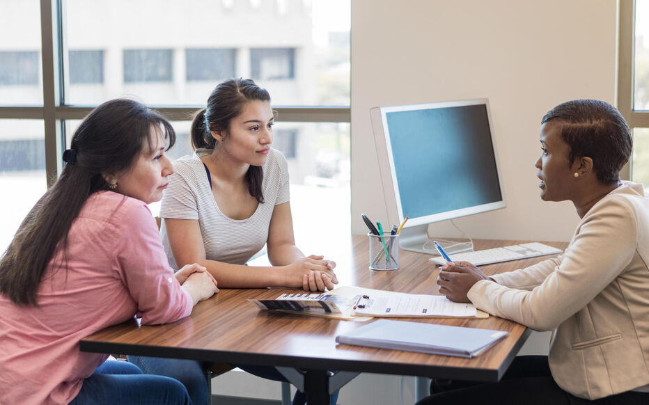 découvrez comment attirer efficacement des clients pour vos offres de prêts grâce à des stratégies de marketing ciblées et des services personnalisés.