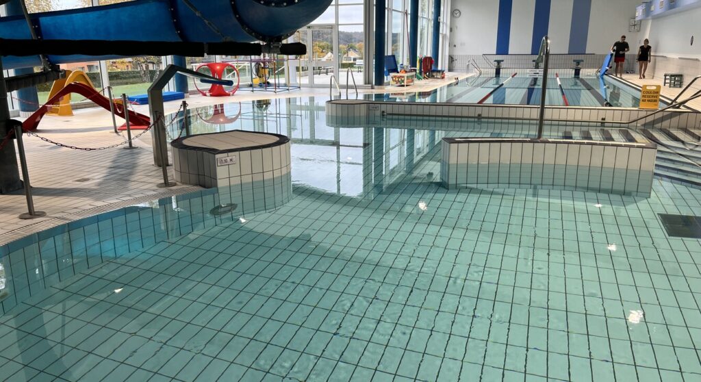 découvrez notre contenu éducatif sur les piscines, conçu pour générer des leads qualifiés. apprenez tout ce qu'il faut savoir sur l'entretien, l'installation et l'amélioration de votre piscine pour attirer de nouveaux clients et optimiser votre stratégie marketing.