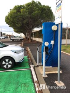 découvrez le roi des bornes électriques, votre expert en solutions de recharge pour véhicules électriques. profitez d'une large gamme de bornes adaptées à vos besoins, alliant performance, design et facilité d'utilisation. optez pour une transition énergétique simple et efficace avec notre expertise.