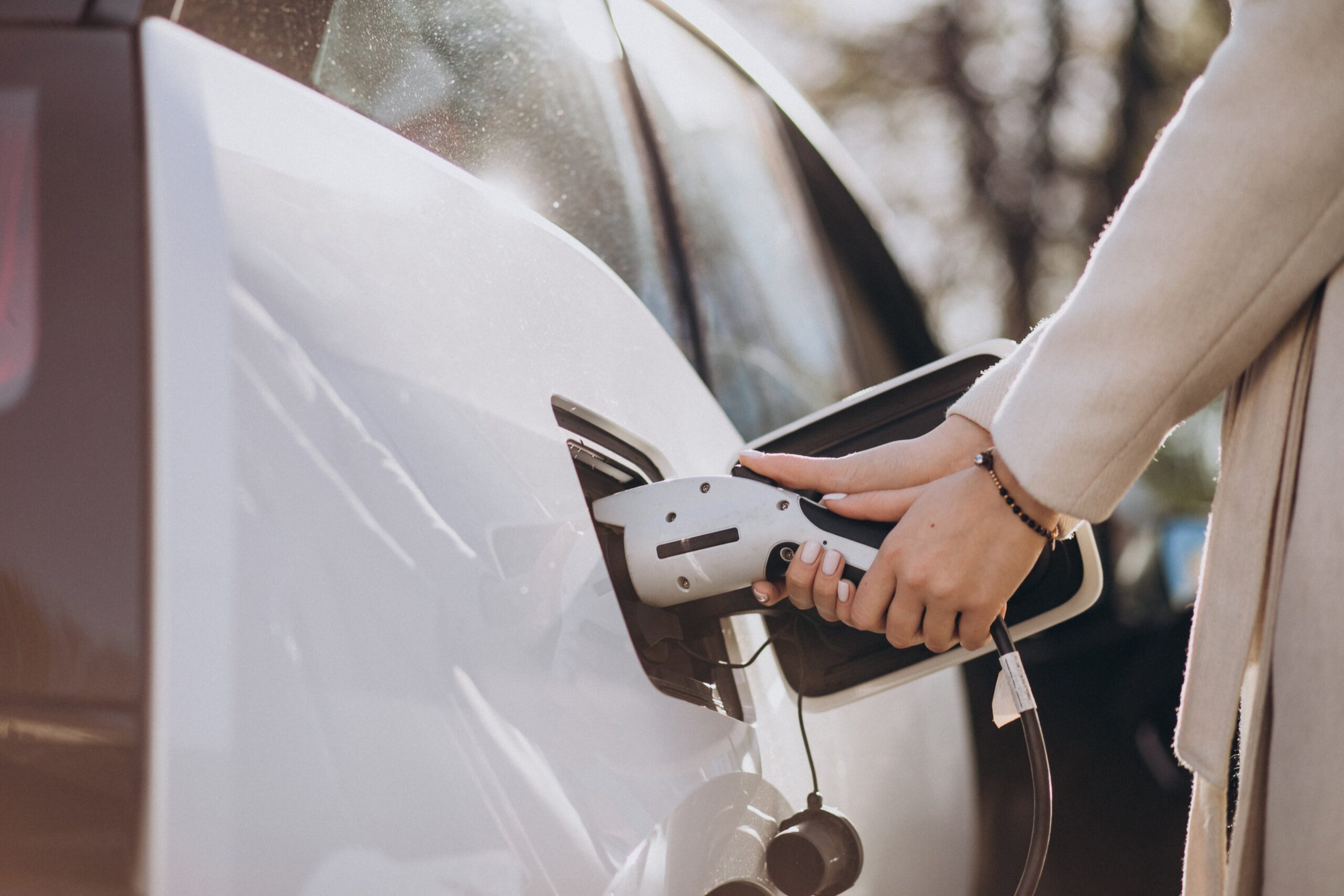 découvrez les avantages de l'adoption des véhicules électriques : réduction des émissions, économies de carburant et technologies avancées. rejoignez la révolution verte et explorez nos conseils pour choisir le véhicule idéal.