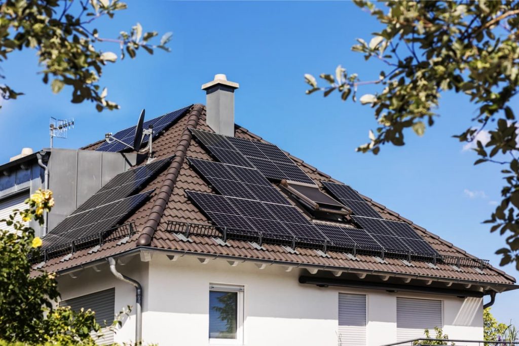 découvrez les nombreux avantages des panneaux photovoltaïques, y compris leur capacité à réduire vos factures d'énergie, leur impact positif sur l'environnement, et les incitations financières disponibles. apprenez comment investir dans l'énergie solaire peut apporter des bénéfices durables pour votre maison et la planète.