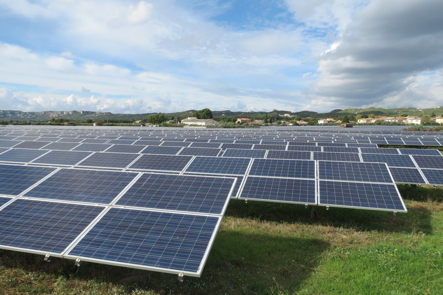 découvrez comment convaincre les entreprises d'adopter des panneaux photovoltaïques pour une transition énergétique durable. explorez les avantages économiques, environnementaux et sociaux de l'énergie solaire et apprenez à présenter des arguments convaincants pour séduire les décideurs.