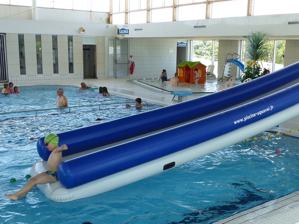 découvrez nos événements piscine alliant détente et festivité. que ce soit pour des fêtes d'anniversaire, des anniversaires de mariage ou des soirées à thème, plongez dans des moments inoubliables au bord de l'eau.