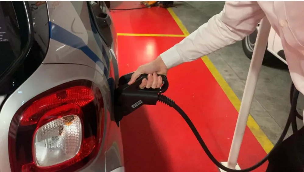 découvrez les incitations disponibles pour l'installation de bornes électriques en france. profitez d'aides financières et de subventions pour faciliter la transition vers une mobilité durable et éco-responsable.