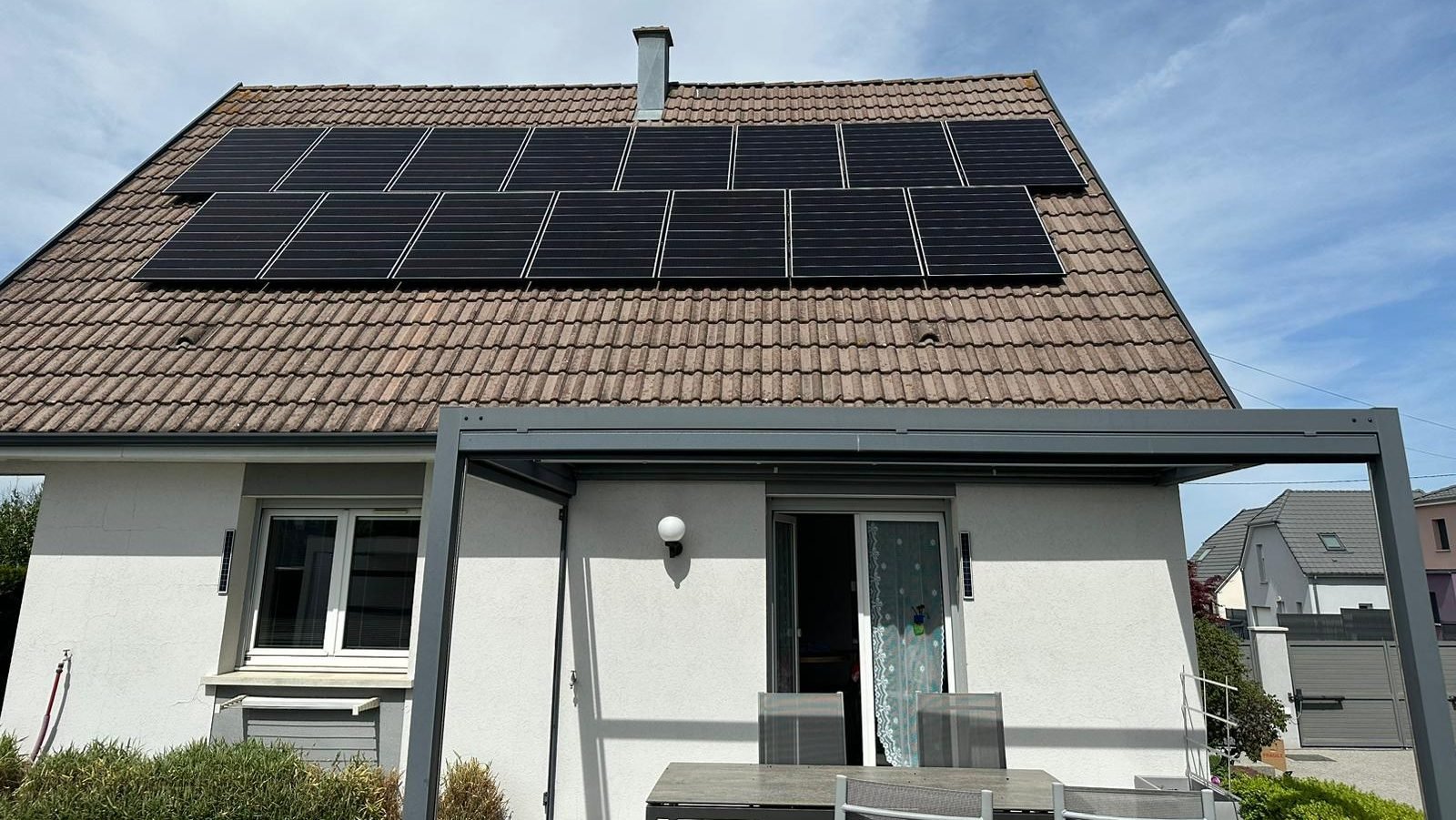 découvrez des informations fiables sur les panneaux photovoltaïques : avantages, fonctionnement, aides financières et conseils pour maximiser votre installation solaire.