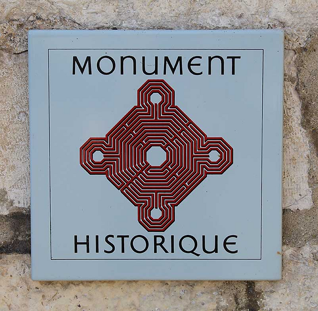 découvrez comment optimiser votre fiscalité grâce à la défiscalisation des monuments historiques. apprenez les stratégies d'investissement et les avantages fiscaux offerts pour valoriser votre patrimoine tout en contribuant à la préservation du patrimoine culturel.