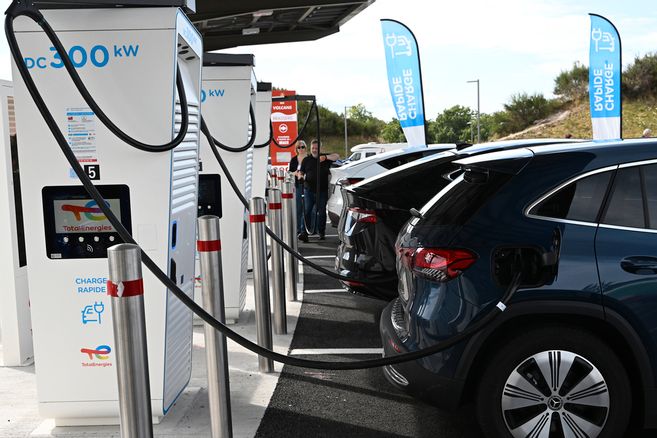 découvrez comment optimiser les bornes de recharge pour véhicules électriques afin d'améliorer l'efficacité et la performance de votre infrastructure. adoptez des solutions innovantes pour répondre aux besoins croissants d'une mobilité durable.