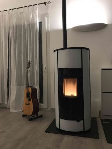 découvrez notre poêle à granulés acoustique, alliant performance thermique et confort sonore. profitez d'une chaleur agréable tout en réduisant les nuisances sonores. idéal pour créer une ambiance chaleureuse dans votre intérieur.