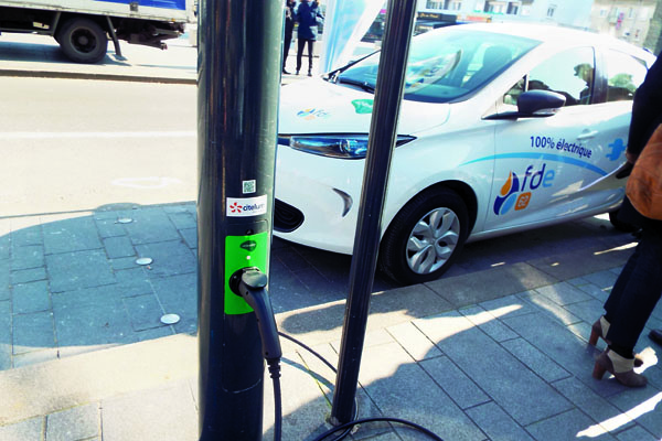 découvrez roi bornes électriques, votre partenaire clé pour l'installation et la maintenance de bornes de recharge pour véhicules électriques. offrez à vos clients un accès facile et rapide à des solutions de recharge fiables et durables.