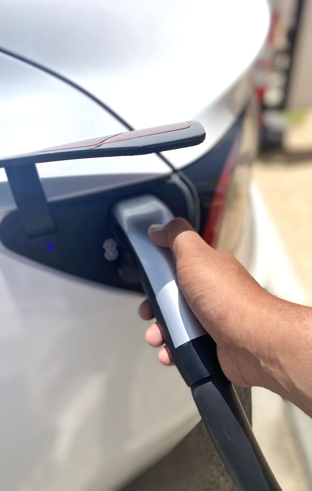 découvrez les solutions de sécurité essentielles pour les bornes de recharge électrique. assurez-vous que vos stations de charge sont protégées contre le vol et les dommages tout en garantissant une utilisation sûre pour tous. informez-vous sur les meilleures pratiques et technologies pour une recharge sécurisée.