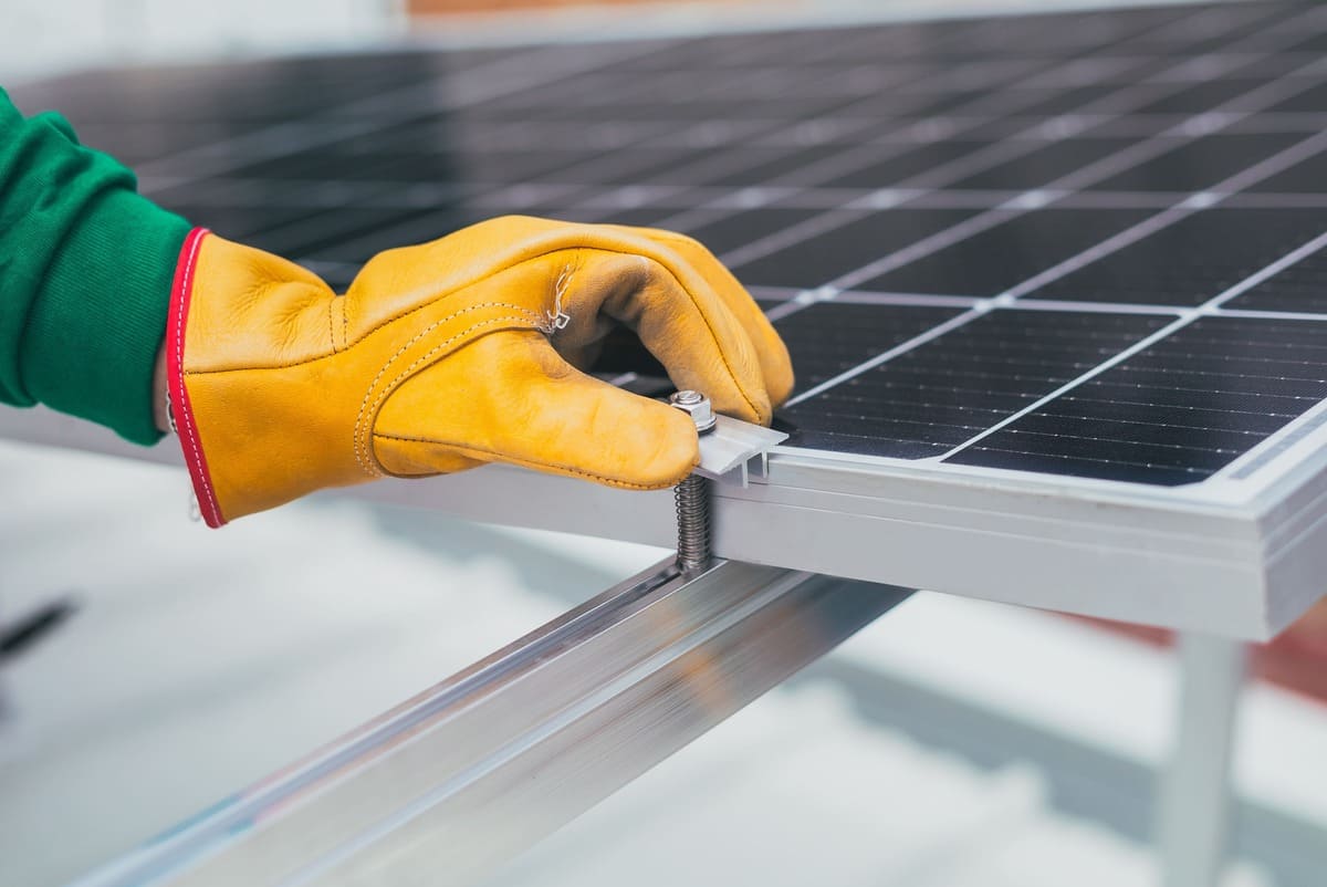 découvrez nos solutions photovoltaïques sur mesure, spécialement conçues pour les professionnels. optimisez votre production d'énergie solaire et réduisez vos coûts avec nos technologies innovantes et leur installation rapide.