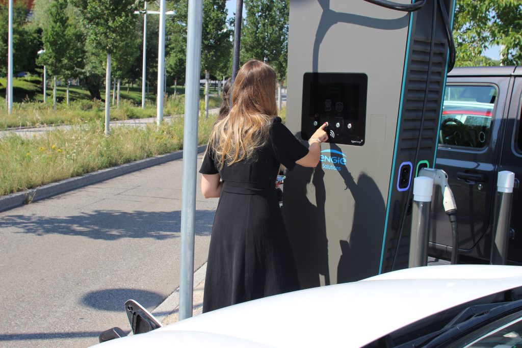 découvrez tout ce qu'il faut savoir sur l'utilisation des bornes de recharge pour véhicules électriques. informez-vous sur leur fonctionnement, les différents types disponibles, et comment les intégrer facilement dans votre quotidien.