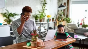 découvrez comment la téléphonie transforme le travail à distance, facilitant la communication et la collaboration entre les équipes dispersées. optimisez votre productivité avec des solutions modernes adaptées à vos besoins professionnels.