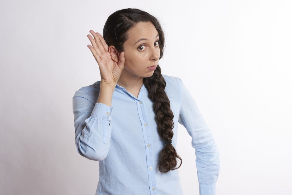 découvrez l'importance de l'écoute active en téléphonie pour améliorer la communication, renforcer les relations avec les clients et optimiser la résolution des problèmes lors des échanges téléphoniques.