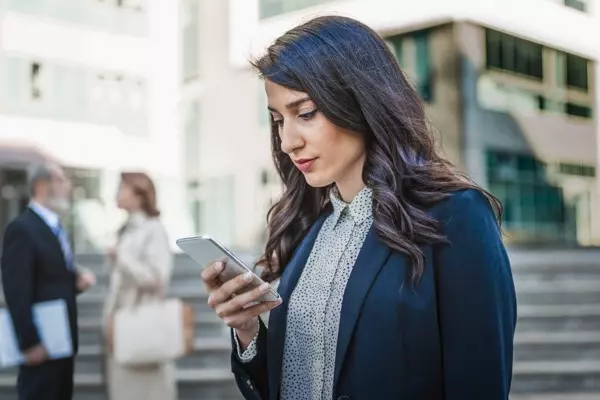 découvrez comment la communication unifiée transforme la collaboration en entreprise, en intégrant tous vos outils de communication en une seule plateforme pour une efficacité et une productivité accrue.