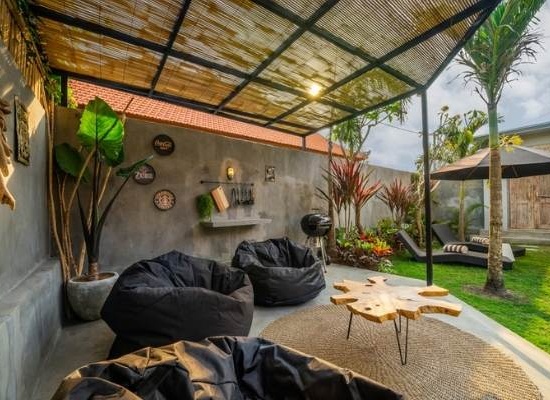 découvrez nos conseils d'experts pour choisir et entretenir votre pergola en bois. transformez votre extérieur en un espace convivial et élégant grâce à des astuces pratiques et des idées inspirantes.