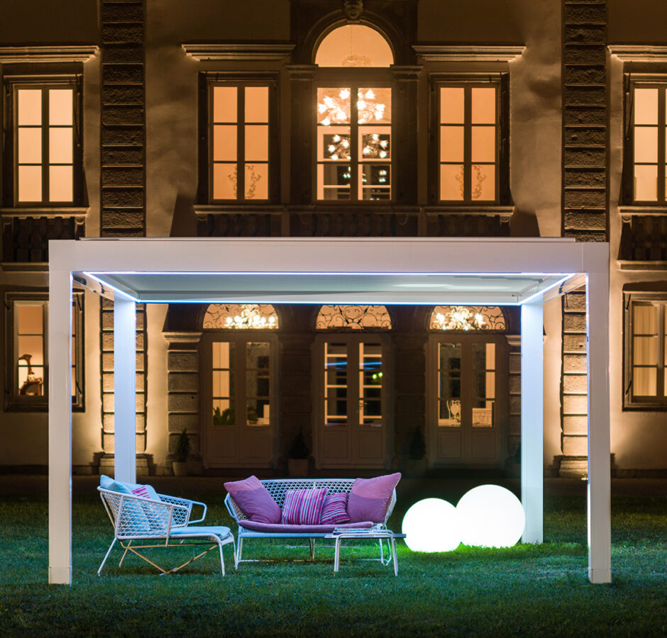 découvrez notre éclairage intégré spécialement conçu pour les pergolas, offrant une ambiance chaleureuse et fonctionnelle pour vos espaces extérieurs. transformez votre jardin en un lieu convivial et agréable grâce à des solutions d'éclairage innovantes et esthétiques.