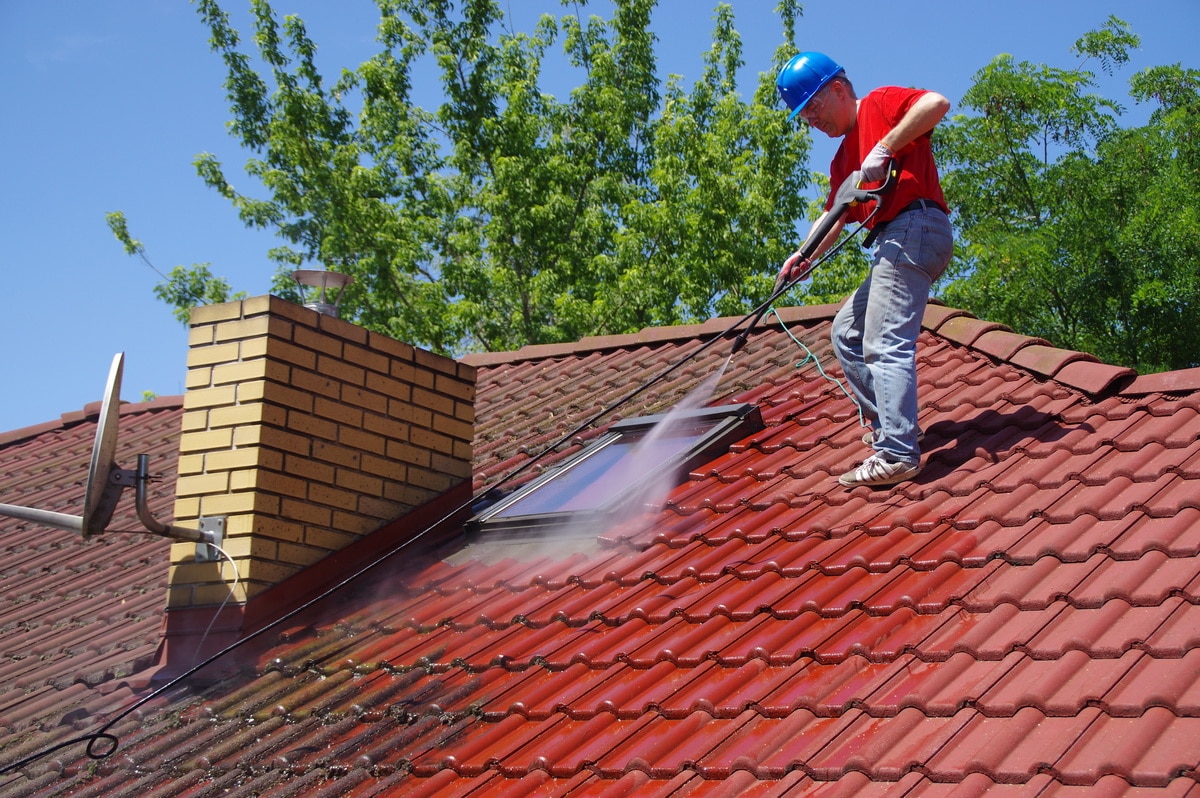 découvrez nos conseils et services pour l'entretien de votre toiture. protégez votre maison des intempéries, améliorez son esthétique et prolonger la durée de vie de votre toit grâce à nos recommandations professionnelles.