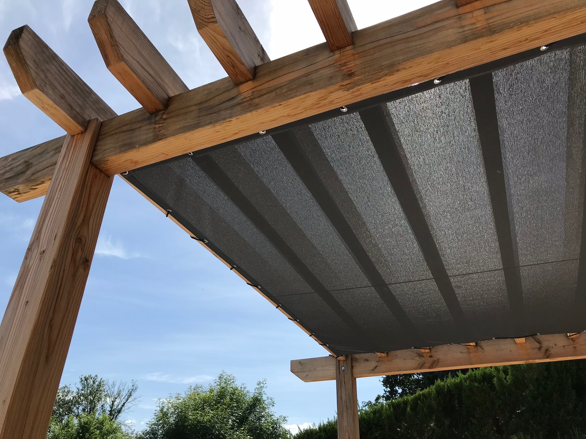 découvrez nos solutions de pergolas éclairées pour transformer votre espace extérieur. profitez de moments conviviaux sous une lumière douce et agréable, alliant esthétisme et fonctionnalité. parfaites pour les soirées d'été, nos pergolas ajoutent une touche de charme à votre jardin.