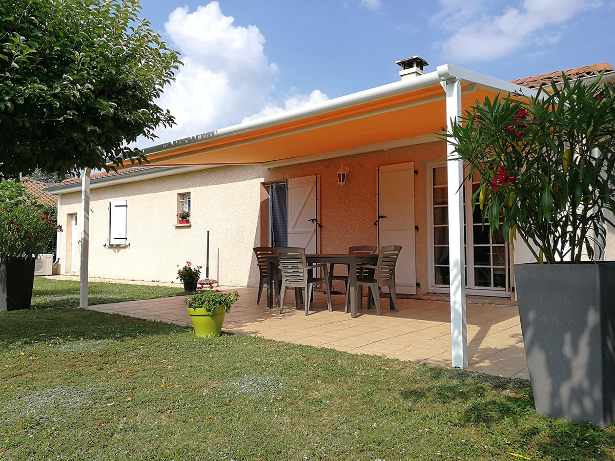 découvrez notre oasis de jardin avec des pergolas élégantes et accueillantes. transformez votre espace extérieur en un havre de paix, idéal pour se détendre et profiter du plein air.