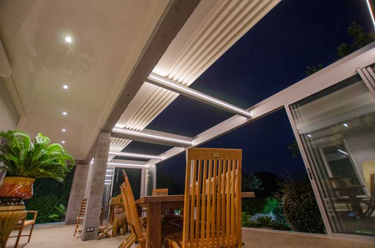 découvrez nos pergolas équipées de leds, alliant élégance et fonctionnalité pour créer des espaces extérieurs lumineux et accueillants. idéales pour vos soirées en plein air, nos pergolas apportent une touche moderne à votre jardin tout en offrant une protection contre les intempéries.