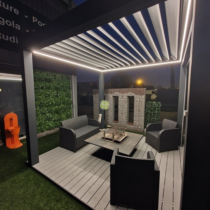 découvrez nos pergolas led, alliant élégance et modernité. transformez votre espace extérieur en un havre de paix lumineux grâce à un éclairage intégré et design. idéales pour profiter de vos soirées en toute convivialité.